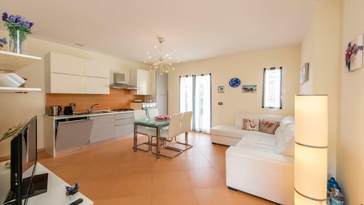 Vento Di Greco Apartment ซานบาร์โตโลเมโอ อัล มาเร ภายนอก รูปภาพ